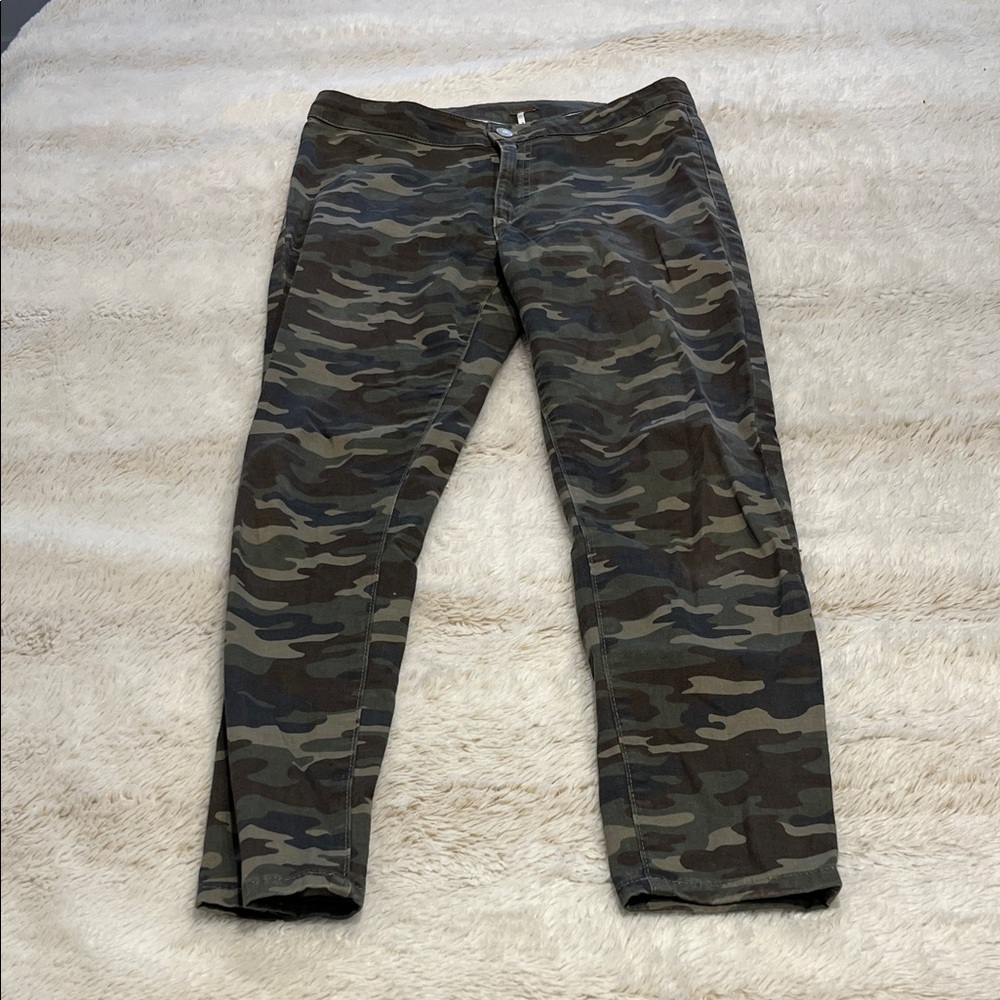Free People Green Camouflage Pants
